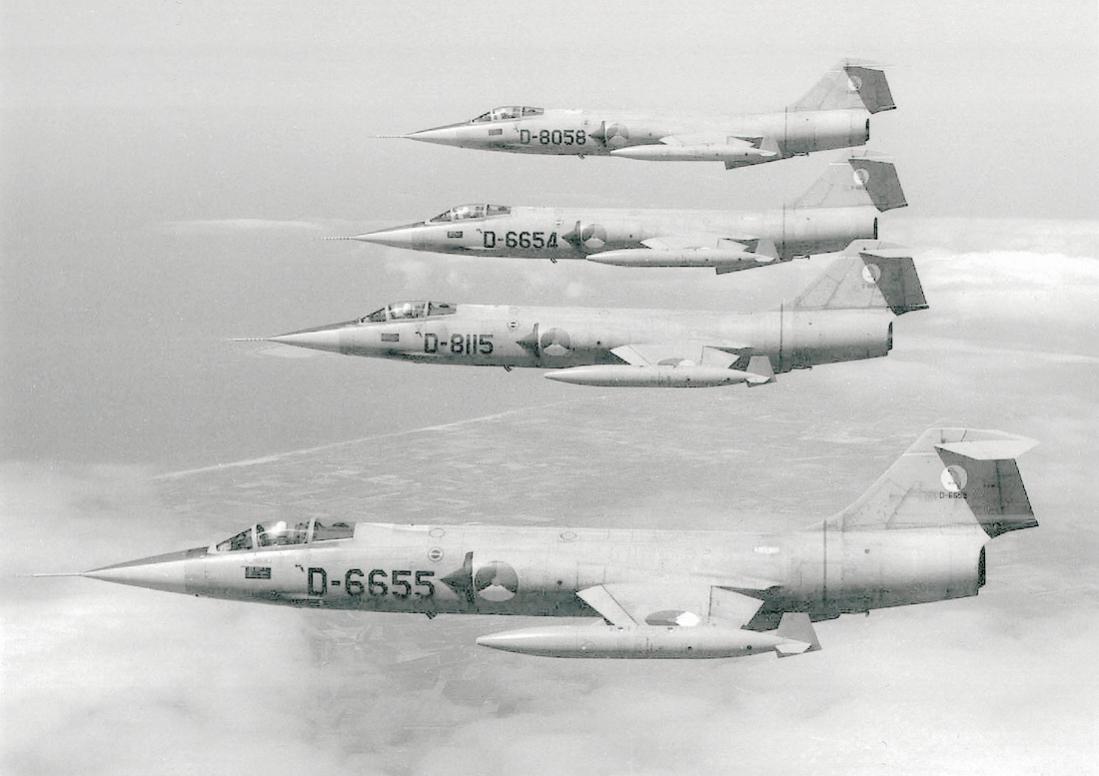 Naam: Foto 227. Formatie Lockheed F-104G Starfighters. 1100 breed.jpg
Bekeken: 1505
Grootte: 76,8 KB