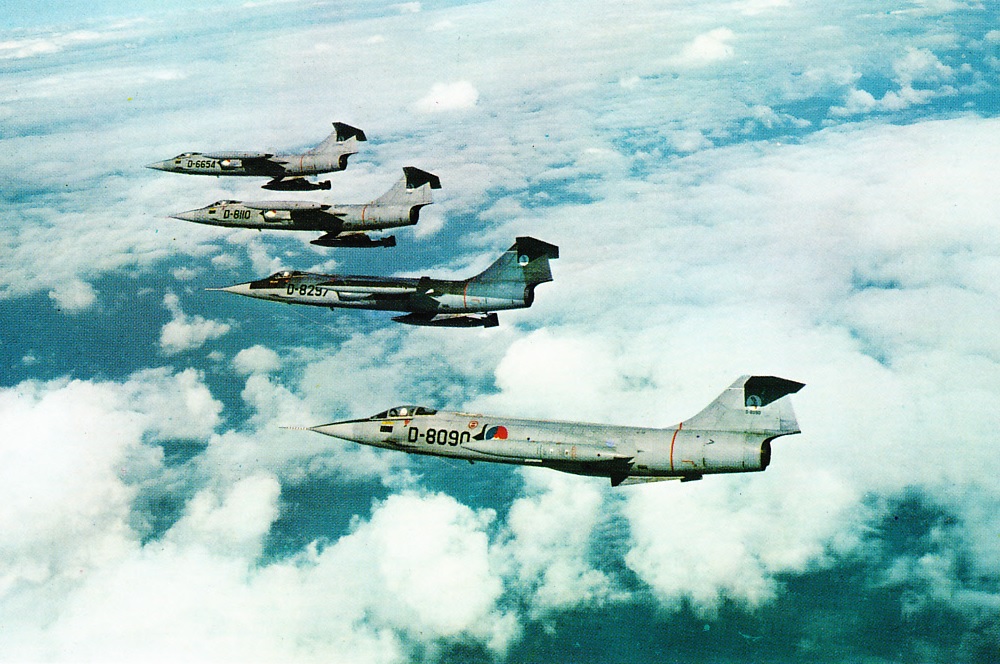 Naam: F-104G formatie (#14).jpg
Bekeken: 1420
Grootte: 246,8 KB