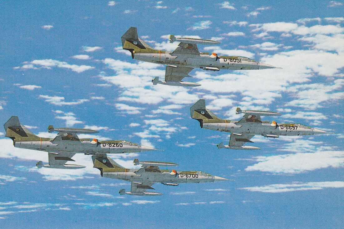 Naam: F-104G formatie (kaart #29).jpg
Bekeken: 1442
Grootte: 428,8 KB
