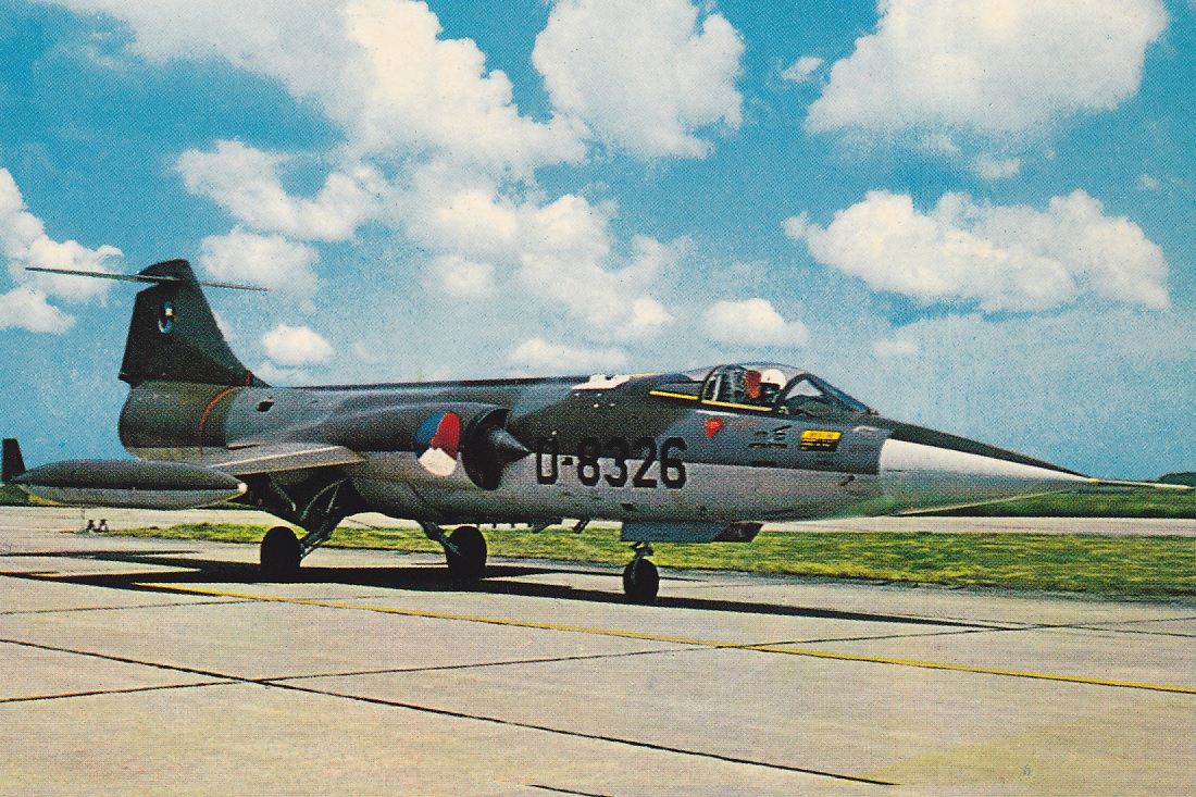 Naam: F-104G D-8326 (kaart #13).jpg
Bekeken: 1603
Grootte: 423,6 KB