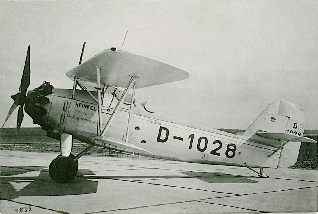 Naam: Foto 473. 'D-1028'. Heinkel He 46a. 1100 breed.jpg
Bekeken: 832
Grootte: 109,4 KB
