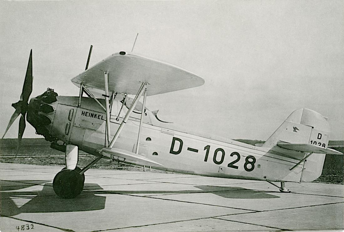 Naam: Foto 473. 'D-1028'. Heinkel He 46a. 1100 breed.jpg
Bekeken: 1387
Grootte: 109,4 KB