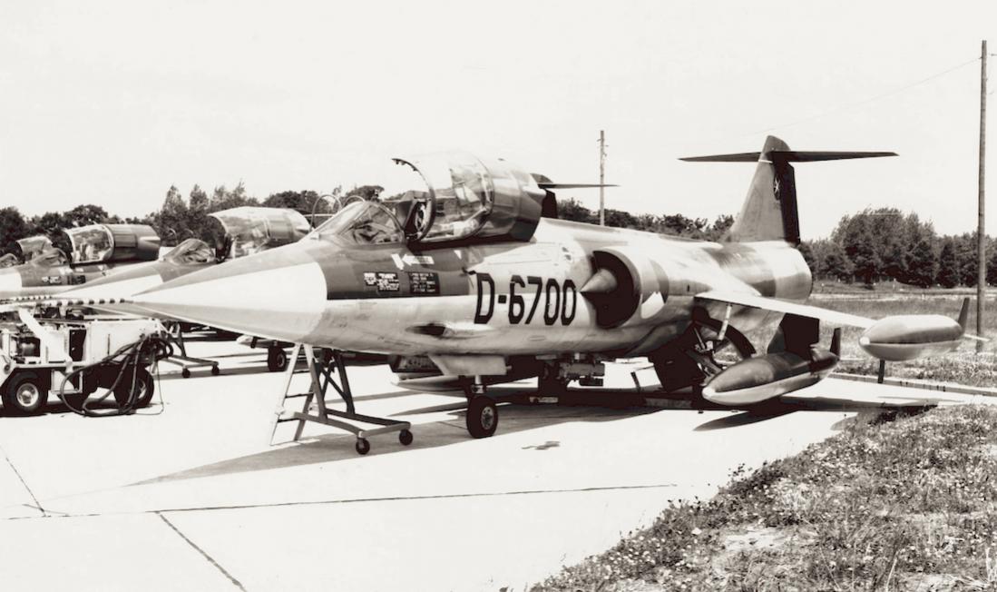 Naam: Foto 234. 'D-6700'. Door Fiat gebouwde Lockheed F-104G Starfighter. 1100 breed.jpg
Bekeken: 1255
Grootte: 88,5 KB
