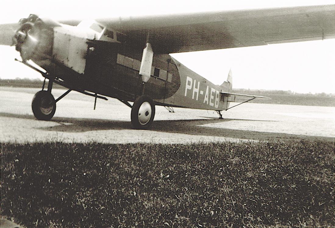 Naam: Foto 329. PH-AEB. Fokker F.VIIa. 1100 breed.jpg
Bekeken: 1306
Grootte: 149,7 KB