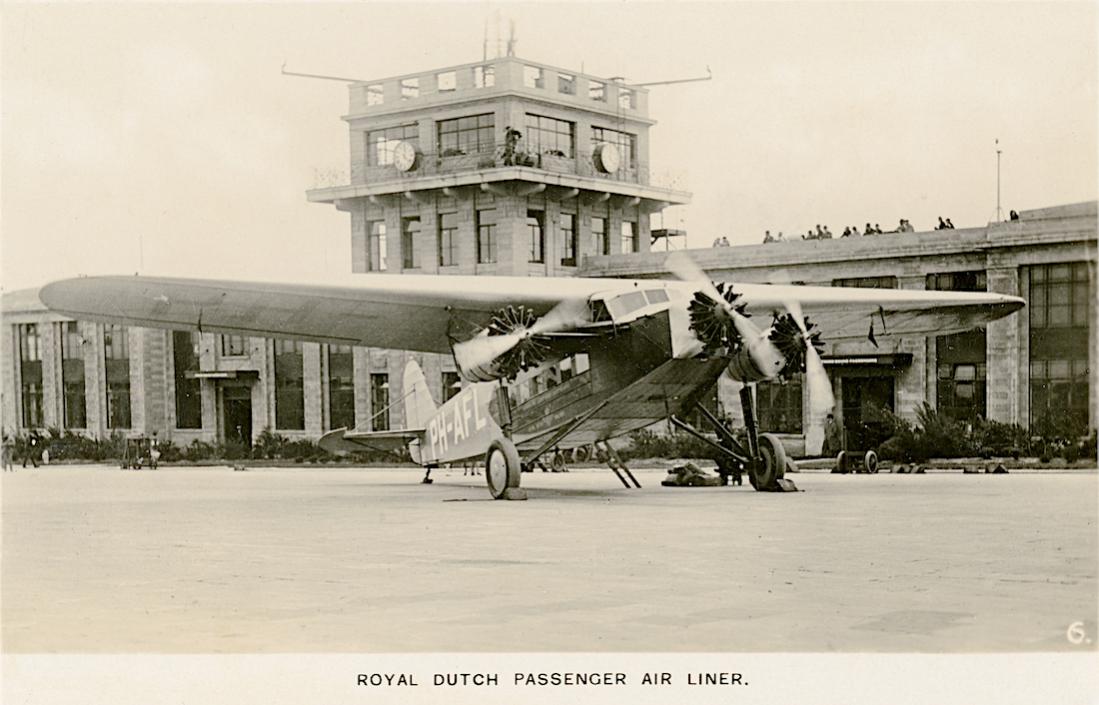 Naam: Kaart 823. Fokker F.XII PH-AFL 'Leeuwerik' op Croydon. 1100 breed.jpg
Bekeken: 796
Grootte: 88,2 KB