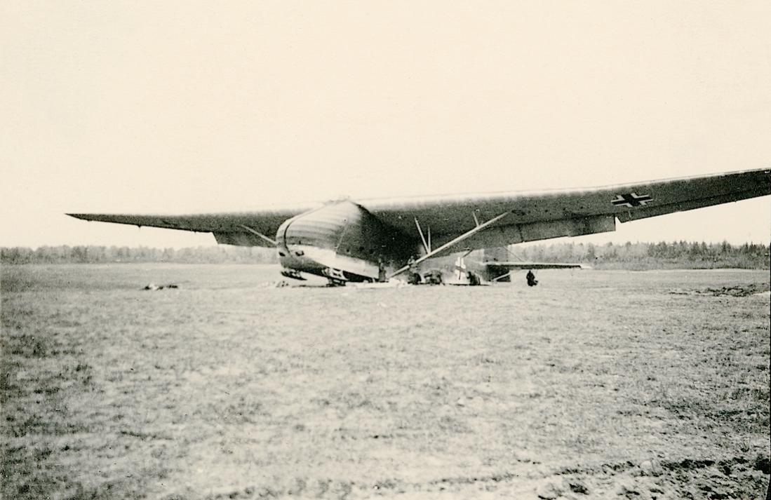 Naam: Foto 557. Messerschmitt Me 321. 1100 breed.jpg
Bekeken: 1599
Grootte: 94,0 KB