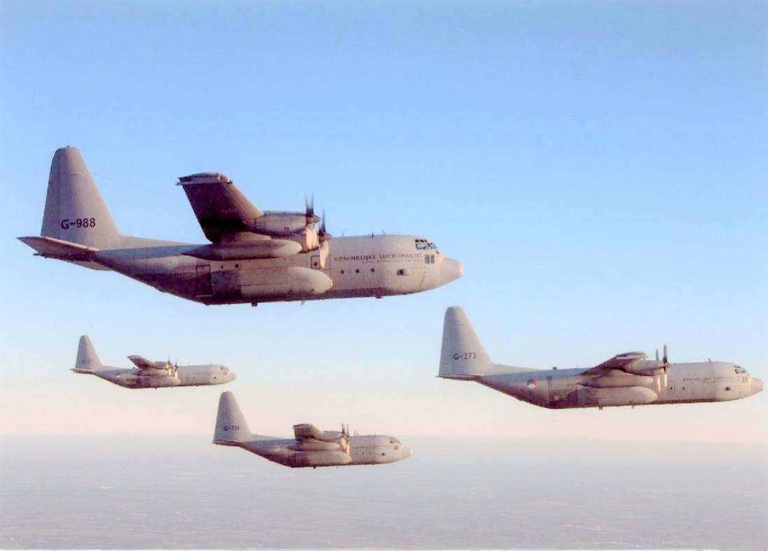 Naam: Foto 240. 4x Lockheed Hercules. 1100 breed.jpg
Bekeken: 705
Grootte: 45,1 KB