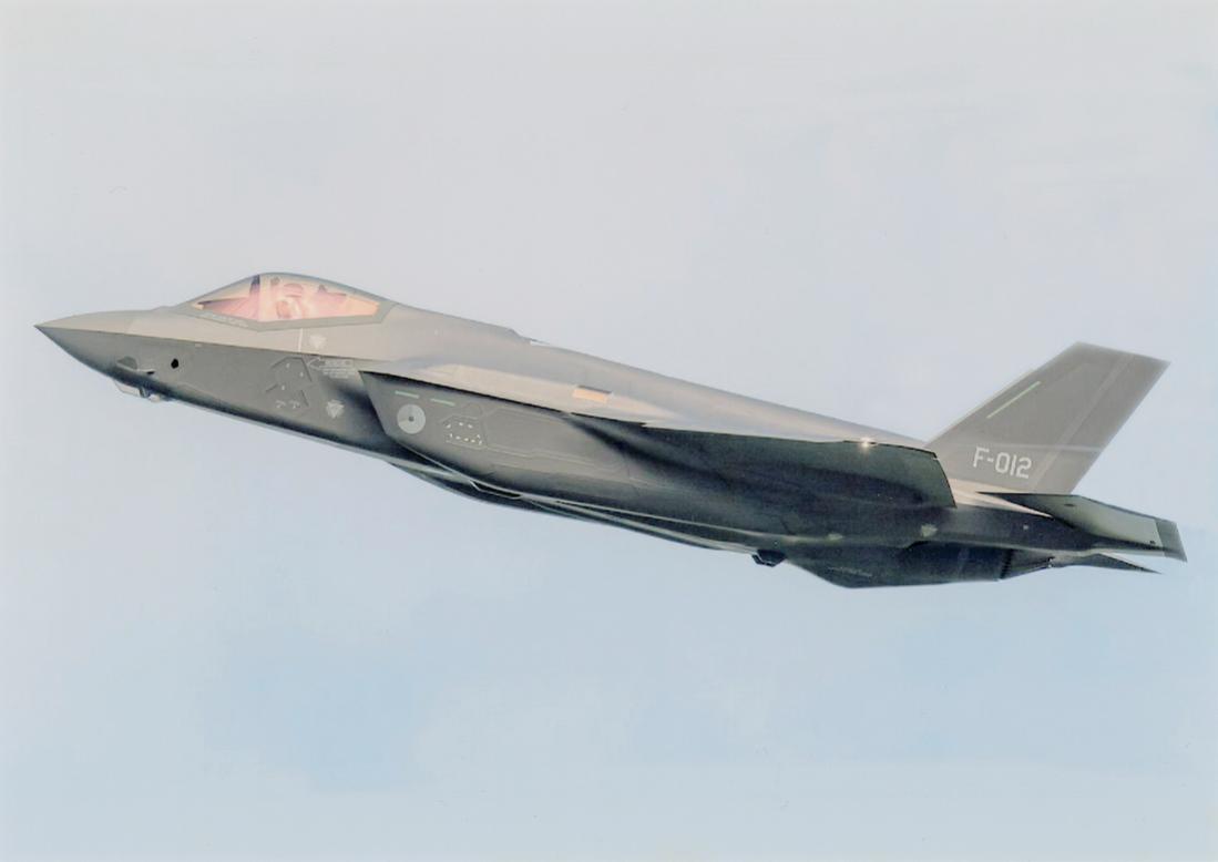 Naam: Foto 242. 'F-012'. De 12e Lockheed Martin F-35A Lightning II van de KLu. 1100 breed.jpg
Bekeken: 1748
Grootte: 33,7 KB