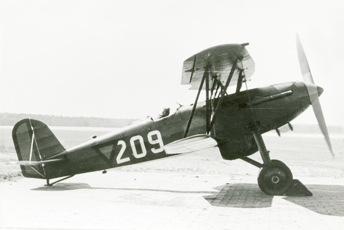 Naam: Foto 129. '209'. Fokker D.XVII. 1100 breed.jpg
Bekeken: 1707
Grootte: 58,7 KB