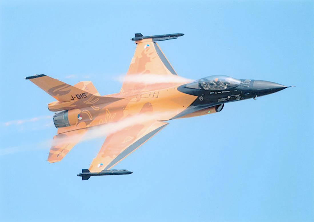 Naam: Foto 243. 'J-015'. F-16A MLU. 1100 breed.jpg
Bekeken: 1461
Grootte: 41,5 KB