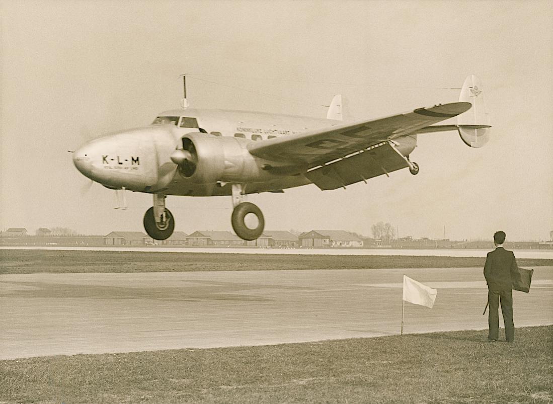 Naam: Foto 336. PH-APE 'Ekster'. Lockheed 14 Super Electra. 1100 breed.jpg
Bekeken: 1428
Grootte: 108,0 KB