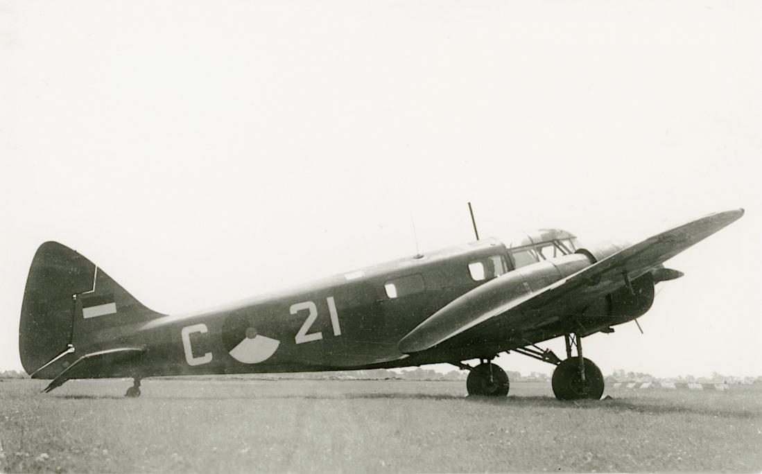 Naam: Foto 245. 'C-21' (c:n 2982). Airspeed AS-10 Oxford. 1100 breed.jpg
Bekeken: 1381
Grootte: 52,9 KB