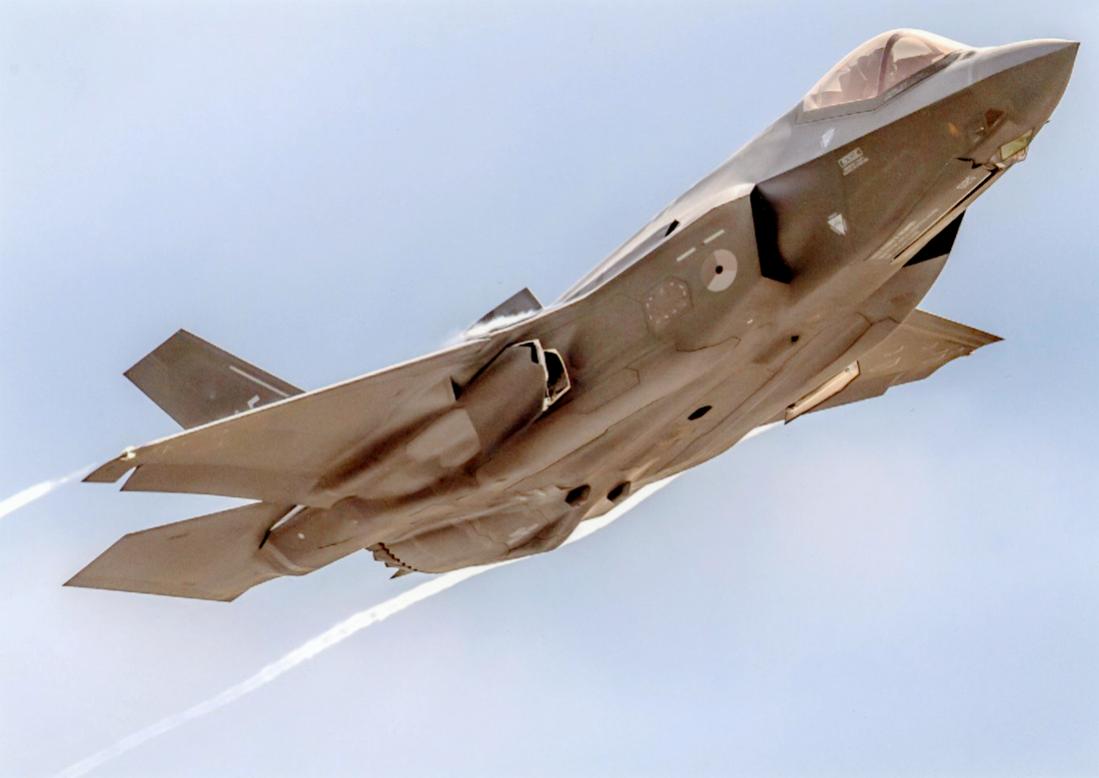 Naam: Foto 246. Lockheed Martin F-35A Lightning II van de KLu. Vermoedelijk de '015'. 1100 breed.jpg
Bekeken: 1255
Grootte: 50,4 KB