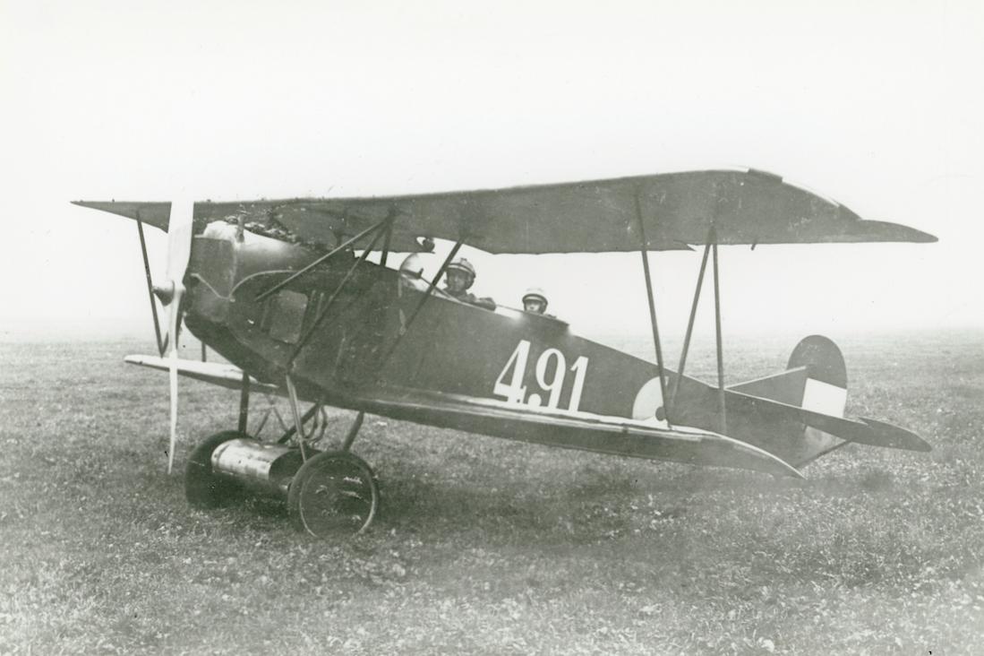 Naam: Foto 130. '491'. Fokker C.I. 1100 breed.jpg
Bekeken: 989
Grootte: 82,9 KB