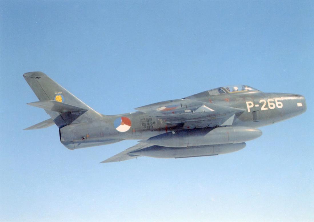 Naam: Foto 247. 'P266'. Republic F-84F Thunderstreak. 1100 breed.jpg
Bekeken: 1105
Grootte: 53,2 KB