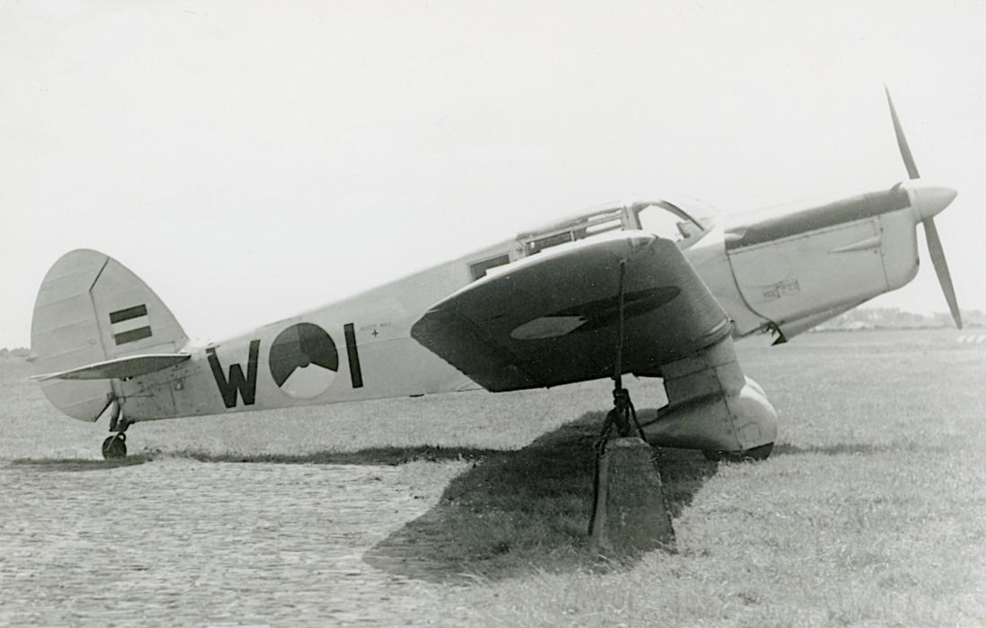 Naam: Foto 248. 'W-1'. Percival P.30 Proctor Mk.III. 1100 breed.jpg
Bekeken: 549
Grootte: 71,8 KB