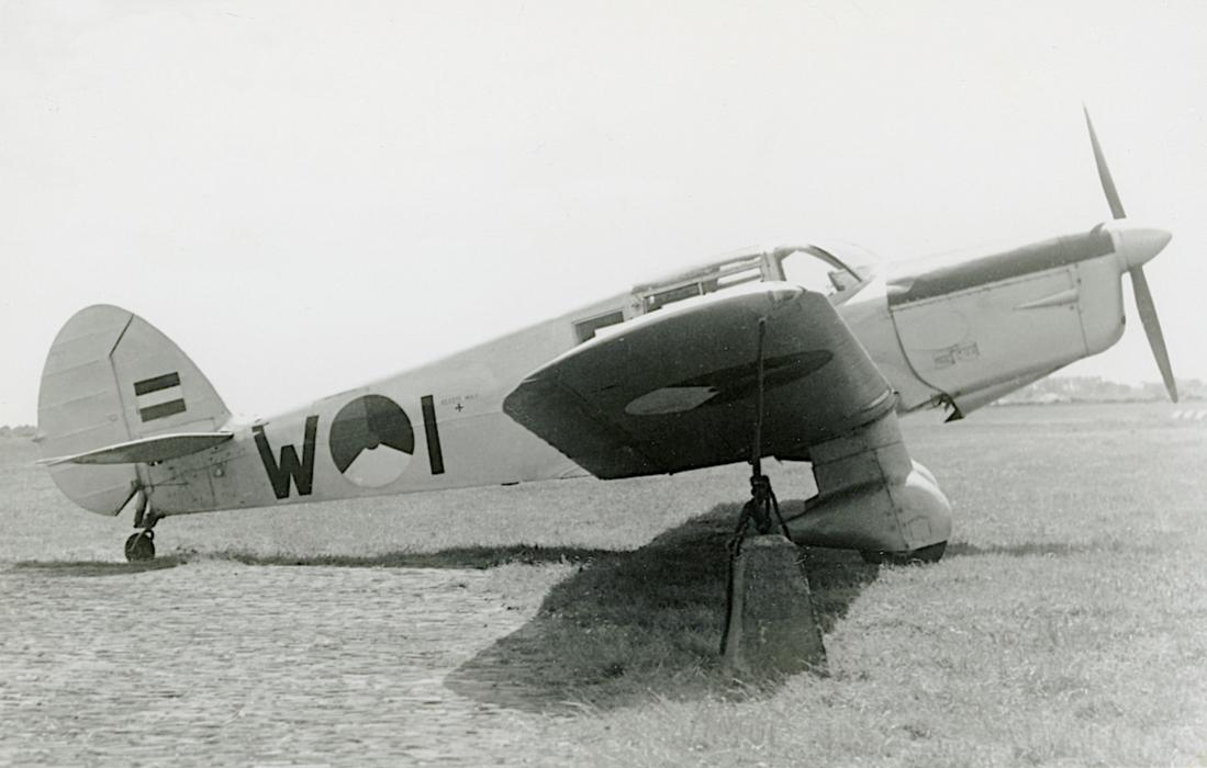Naam: Foto 248. 'W-1'. Percival P.30 Proctor Mk.III. 1100 breed.jpg
Bekeken: 970
Grootte: 71,8 KB