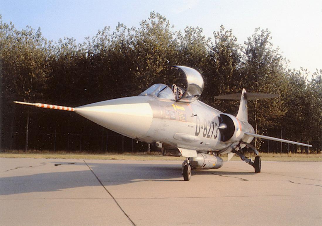 Naam: Foto 250. 'D-8273'. Lockheed RF-104G Starfighter met Orpheus-pod. 1100 breed.jpg
Bekeken: 705
Grootte: 115,6 KB