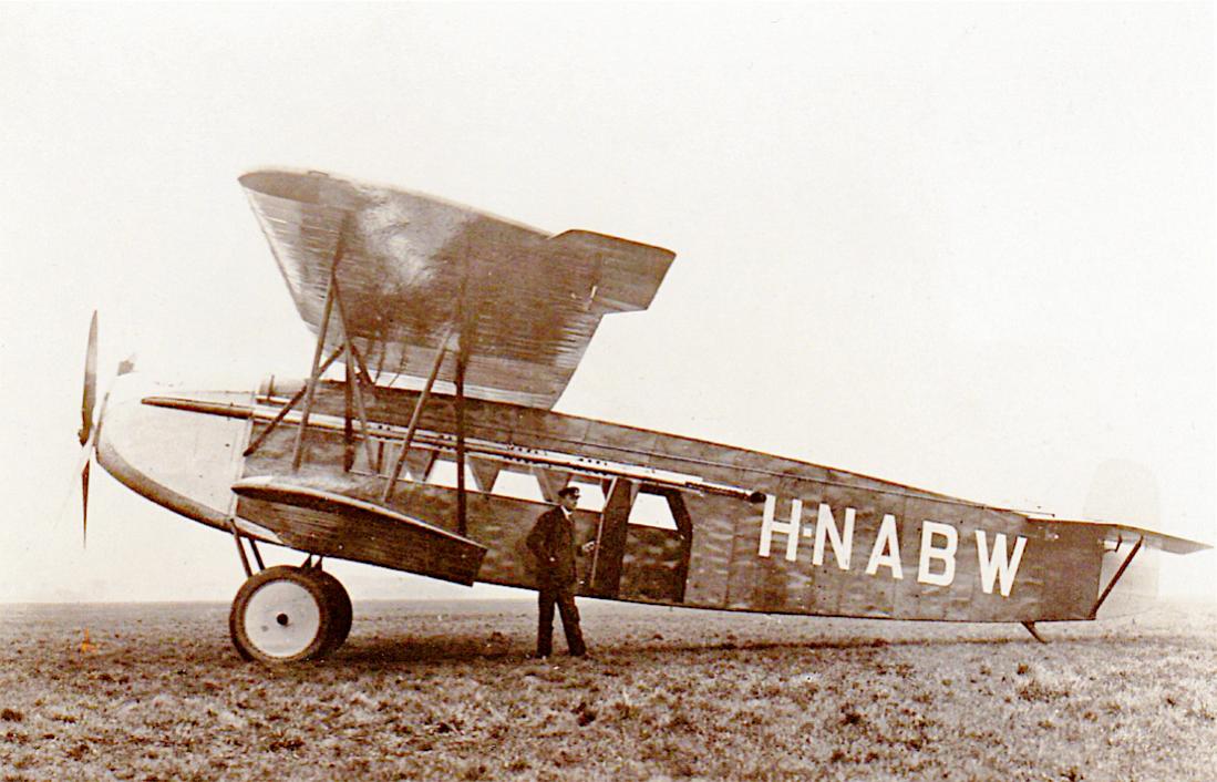 Naam: Foto 341. H-NABW. Fokker F.V. 1100 breed.jpg
Bekeken: 511
Grootte: 102,7 KB