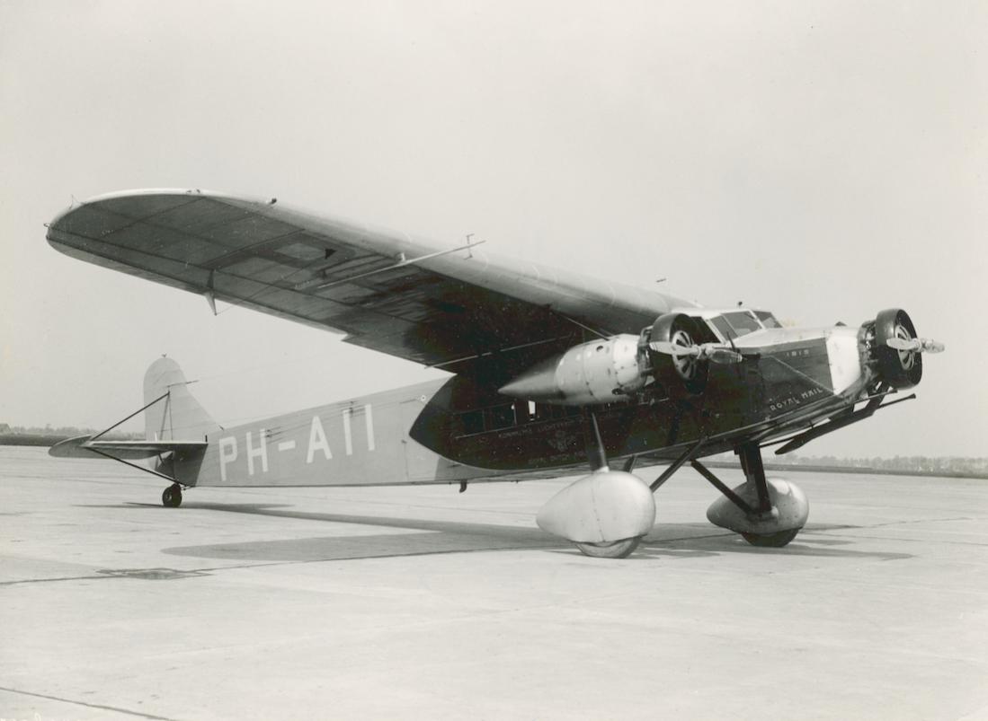 Naam: Foto 350. PH-AII 'Ibis'. Fokker F.XII 1100 breed.jpg
Bekeken: 752
Grootte: 57,9 KB