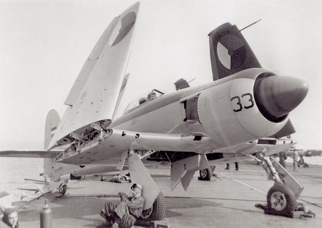 Naam: #375. 'F-33'. Hawker Seafury FB.Mk.51. 1100 breed.jpg
Bekeken: 1095
Grootte: 81,3 KB