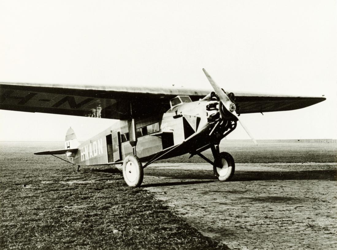 Naam: Foto 351. 'H-NADN'. Fokker F.VIIa. 1100 breed.jpg
Bekeken: 490
Grootte: 121,1 KB