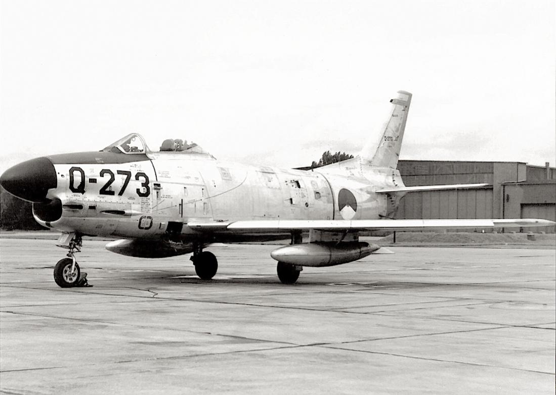Naam: Foto 257. 'Q-273'. North American F-86K Sabre. 1100 breed.jpg
Bekeken: 359
Grootte: 86,0 KB
