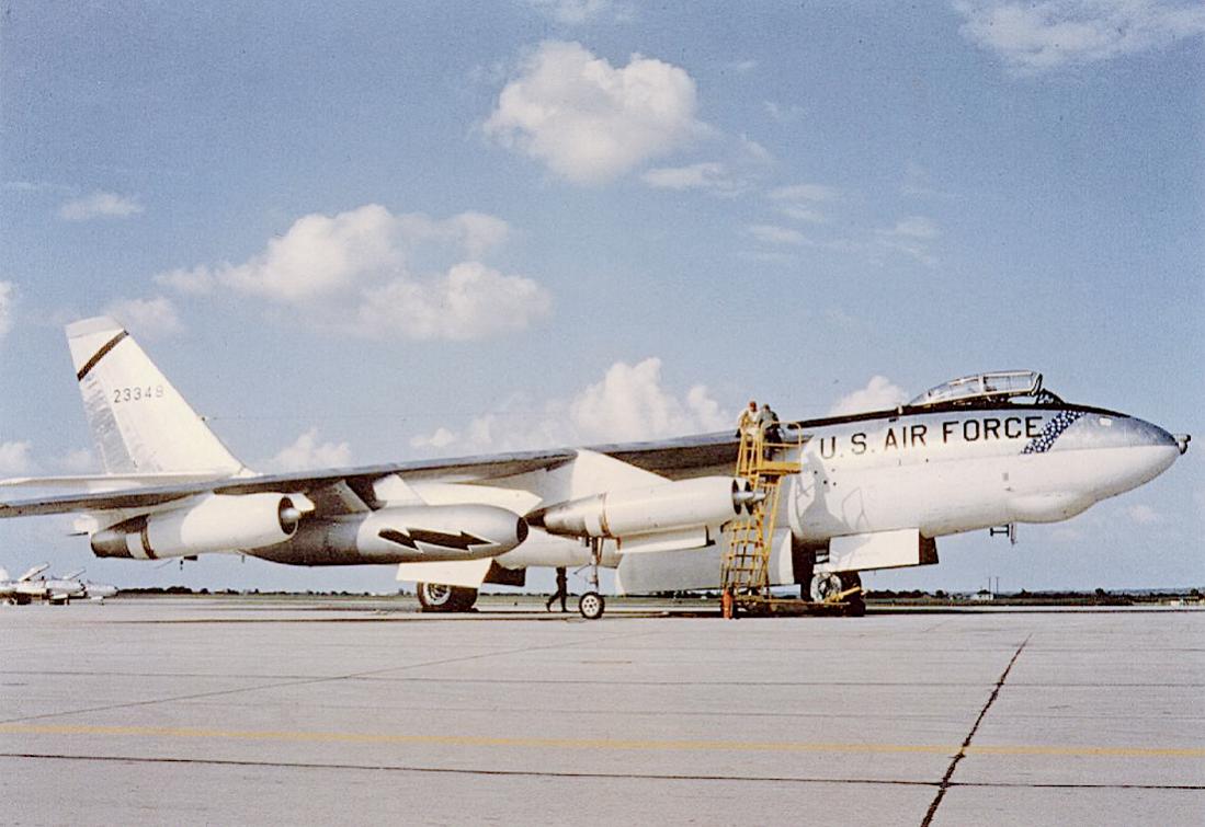 Naam: Foto 773. 52-3349 (MSN 208). Lockheed B-47E-50-LM Stratojet. B-47E Model 450 built by Lockheed u.jpg
Bekeken: 204
Grootte: 97,3 KB