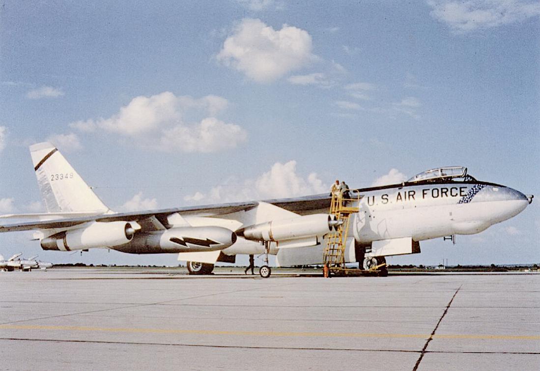 Naam: Foto 773. 52-3349 (MSN 208). Lockheed B-47E-50-LM Stratojet. B-47E Model 450 built by Lockheed u.jpg
Bekeken: 404
Grootte: 97,3 KB