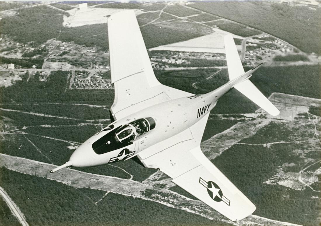 Naam: Foto 776. Grumman (Model G-99) F9F-8 (F-9J). 1100 breed.jpg
Bekeken: 1151
Grootte: 137,5 KB