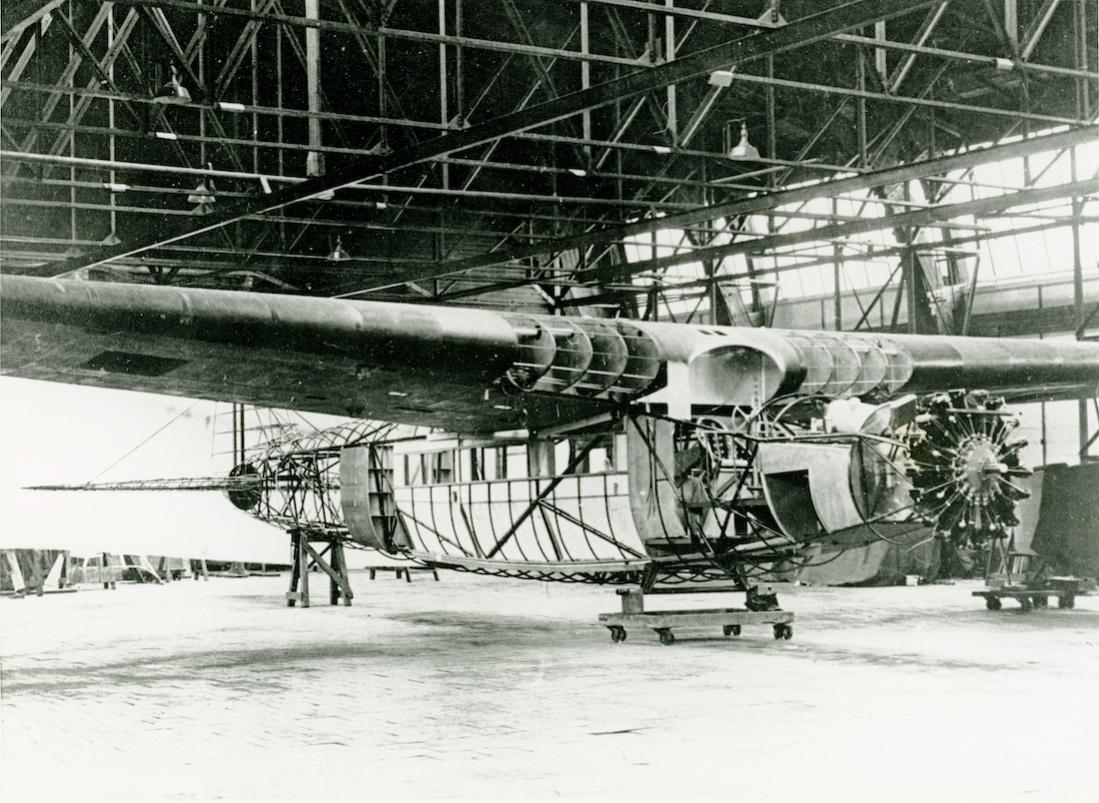Naam: Foto 357. Bouw van de Fokker F.XX. 1100 breed.jpg
Bekeken: 837
Grootte: 152,9 KB