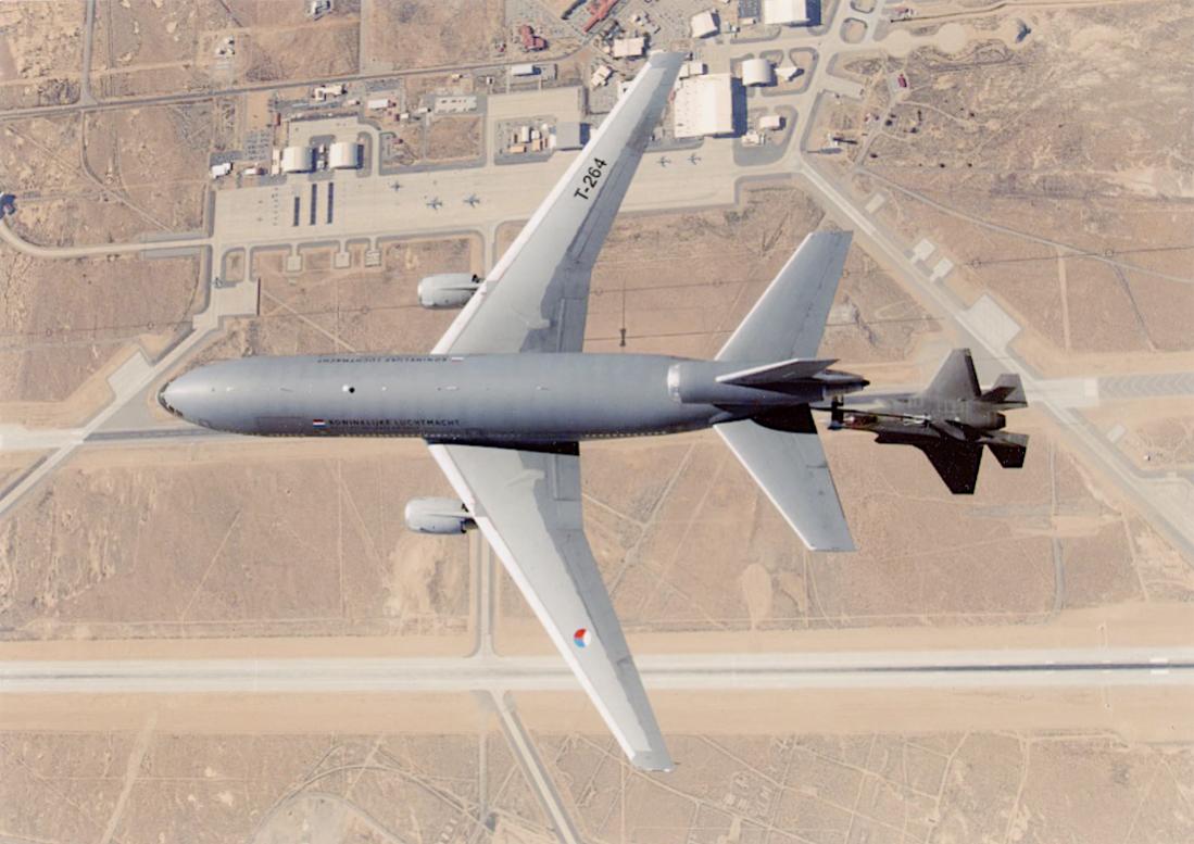Naam: Foto 262. KDC-10 'T-264' + F-35. 1100 breed.jpg
Bekeken: 792
Grootte: 100,6 KB