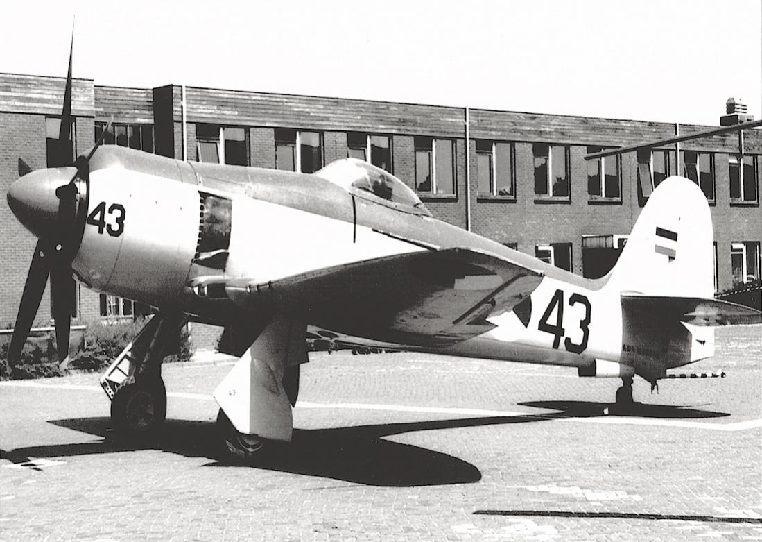 Naam: #382. 6-43 (= F-43) Hawker Seafury FB.Mk.51. 1100 breed.jpg
Bekeken: 871
Grootte: 119,7 KB