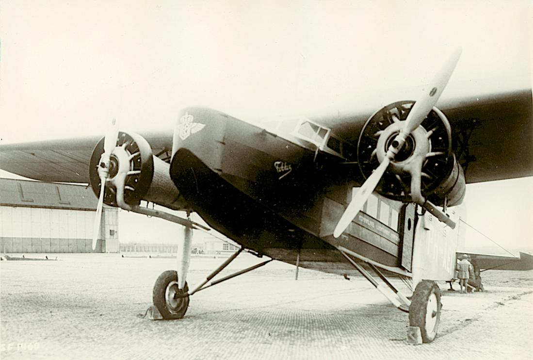 Naam: Foto 359. PH-AEI (H-NAEI). Fokker F.VIII. Verkocht als G-AEPU. 1100 breed.jpg
Bekeken: 480
Grootte: 88,3 KB