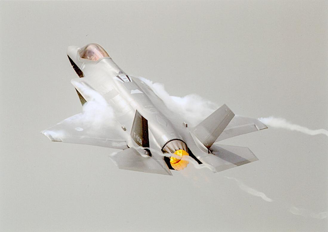Naam: Foto 266. Lockheed Martin F-35A Lightning II. Lijkt me de F-008. 1100 breed.jpg
Bekeken: 1416
Grootte: 52,1 KB