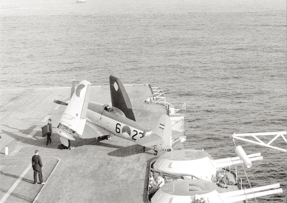 Naam: #384. '6-27' (= 'F-23'). Hawker Seafury FB.Mk. 51. 1100 breed.jpg
Bekeken: 647
Grootte: 140,8 KB