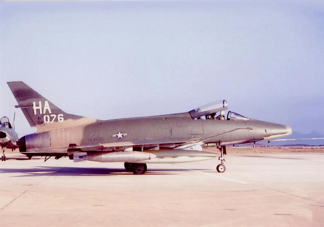 Naam: Foto 785. 54-2076 (MSN 217-337). North American F-100C-25-NA Super Sabre van Iowa ANG.jpg
Bekeken: 287
Grootte: 58,9 KB