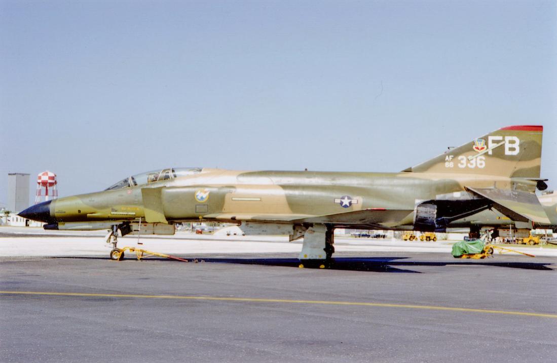 Naam: Foto 786. 66-336 (is 66-0336. MSN 2642. Fiscaal jaar 1966). McDonnell F-4E-32-MC Phantom II. 110.jpg
Bekeken: 246
Grootte: 69,3 KB