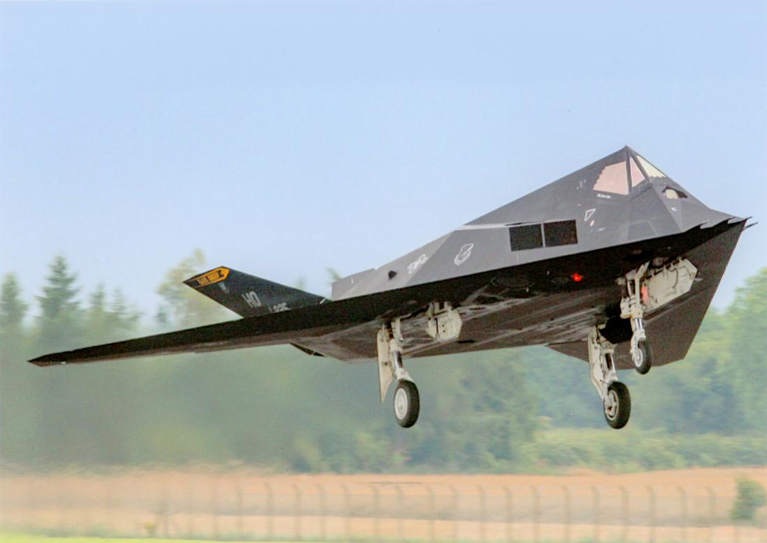 Naam: Foto 787. Lockheed Martin F-117 Nighthawk. 1100 breed.jpg
Bekeken: 422
Grootte: 57,5 KB