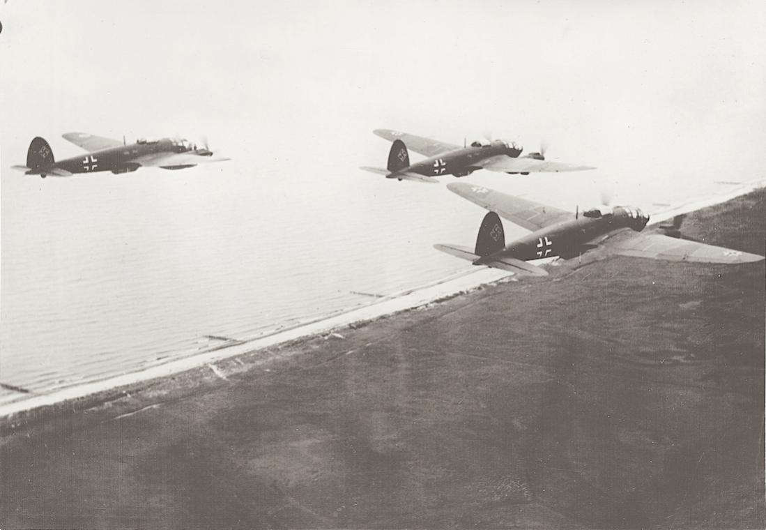 Naam: Foto 579. Formatie He-111's, 1100 breed.jpg
Bekeken: 682
Grootte: 68,1 KB