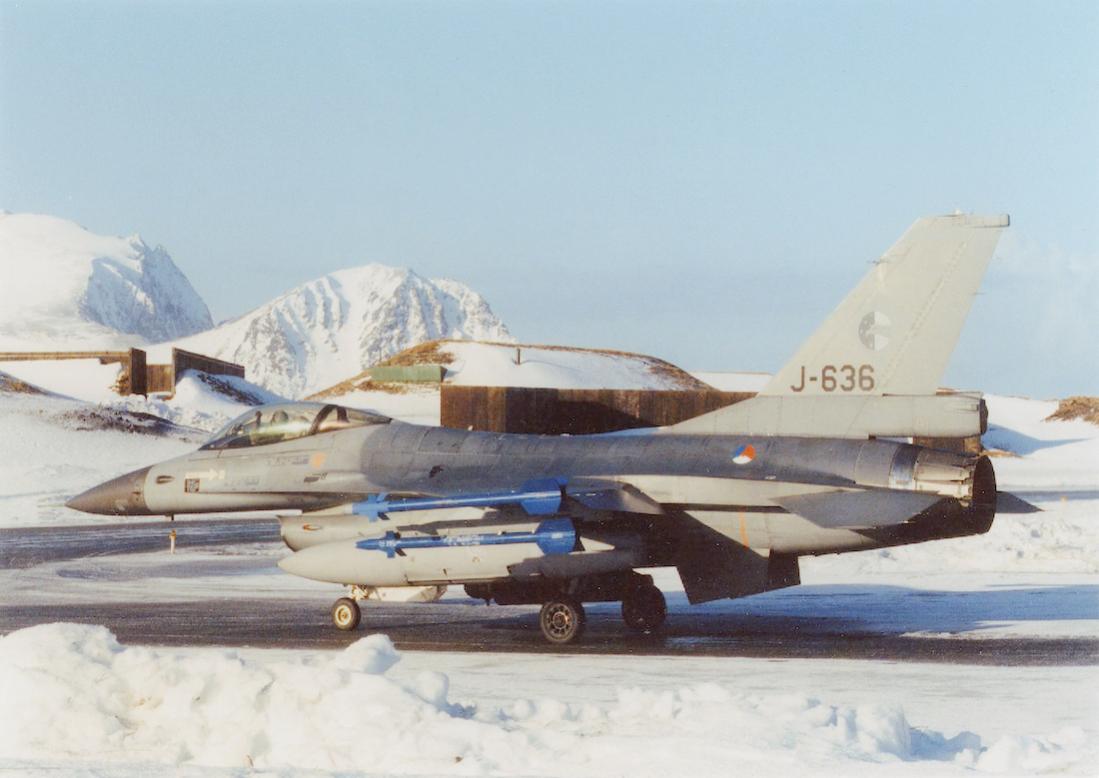 Naam: Foto 267. J-636. General Dynamics F-16A. 1100 breed.jpg
Bekeken: 1405
Grootte: 73,8 KB