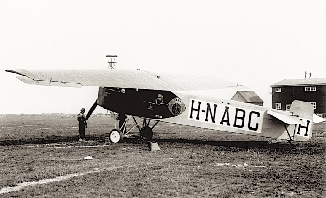 Naam: Foto 365. H-NABC (ex D-57). Fokker F.II. Verkocht als O-BAIC. 1100 breed.jpg
Bekeken: 707
Grootte: 102,3 KB
