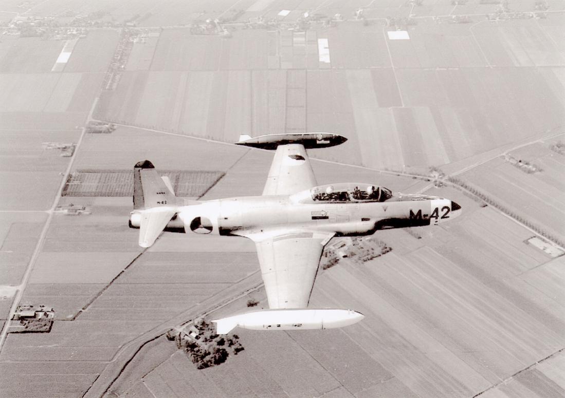 Naam: Foto 271. 'M-42' (ex Belgische Luchtmacht). Lockheed T-33A. 1100 breed.jpg
Bekeken: 618
Grootte: 85,1 KB