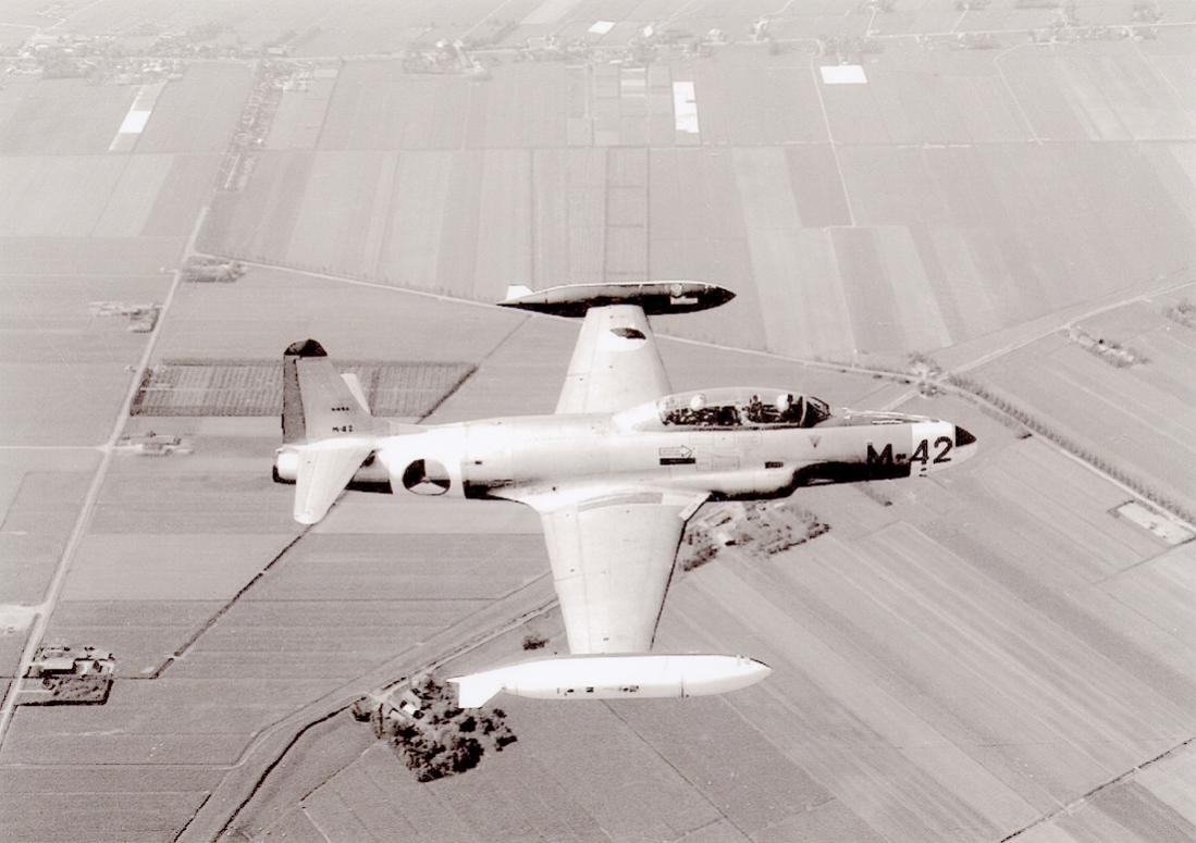 Naam: Foto 271. 'M-42' (ex Belgische Luchtmacht). Lockheed T-33A. 1100 breed.jpg
Bekeken: 1190
Grootte: 85,1 KB