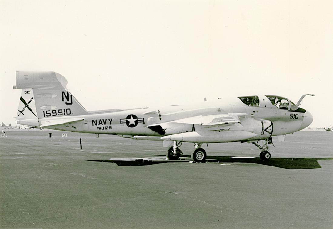 Naam: Foto 800. 159910. (MSN P57). Grumman EA-6B-60-GR ICAP I Prowler. 1100 breed.jpg
Bekeken: 421
Grootte: 71,9 KB