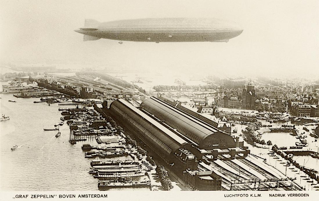 Naam: Kaart 853. Graf Zeppelin boven Amsterdam Centraal Station. 1100 breed.jpg
Bekeken: 535
Grootte: 148,6 KB