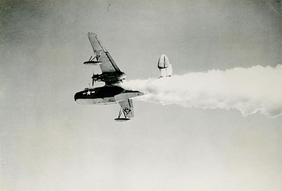 Naam: Foto 801. Martin PBM Mariner met starthulp. 1100 breed.jpg
Bekeken: 370
Grootte: 79,5 KB