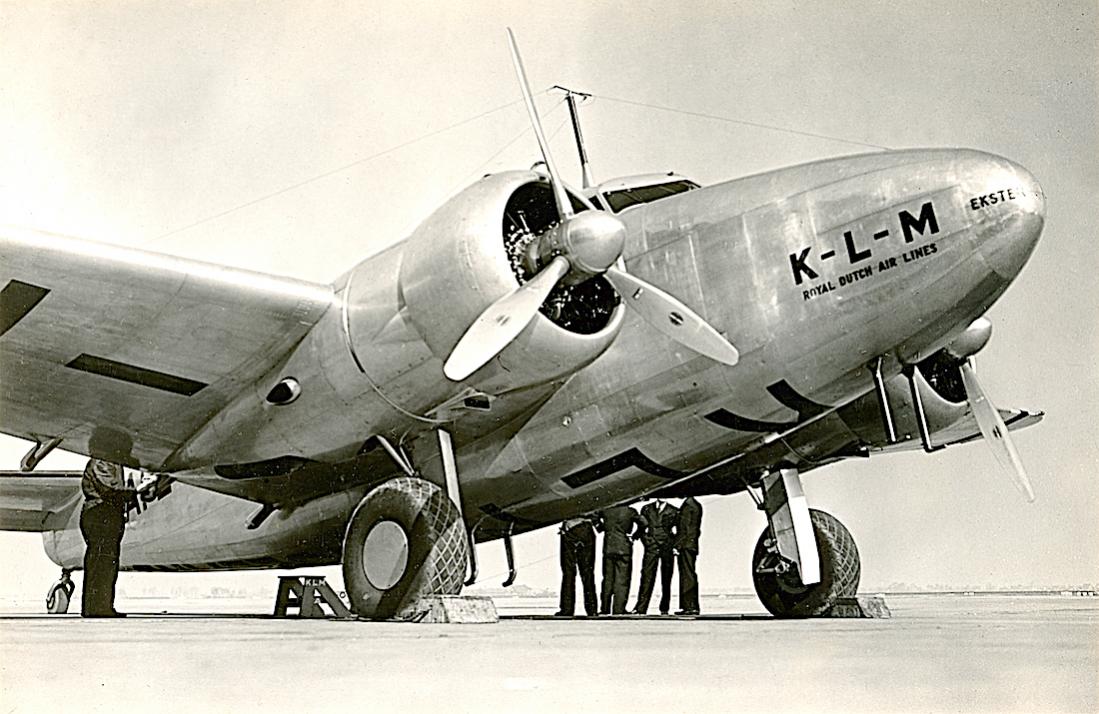 Naam: Foto 371. PH-APE 'Ekster'. Lockheed-14 Super Electra. 1100 breed.jpg
Bekeken: 554
Grootte: 116,9 KB
