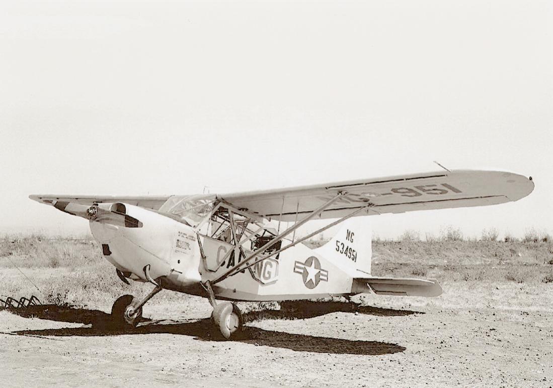 Naam: Foto 806. 534951 (= 45-34951). Stinson L-5G Sentinel. Redesignated U-19B in 1962. 1100 breed.jpg
Bekeken: 550
Grootte: 100,8 KB