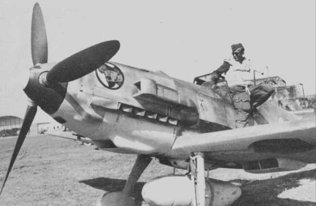 Naam: Me109-E7Trop-JG27-White10-in-Transit-Sicily-Italy-to-North-Africa-1941-232f sandfilter.jpg
Bekeken: 661
Grootte: 22,7 KB